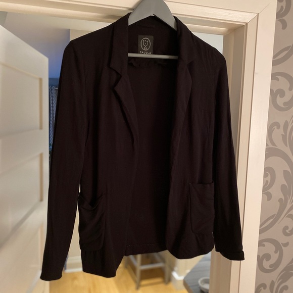 Size 2 Aritzia Blazer. Soft and relaxed material. Black - Picture 3 of 3